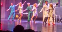 Stire din Cultură-Educație : Comedia muzicală ”Femeia te ridică, femeia te coboară” se joacă pe scena Casei de Cultură