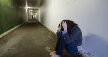 Stire din Eveniment : AGRESIUNE SEXUALĂ ÎN TREN. „M-a împins în geam, m-a pupat și m-a lins pe față”