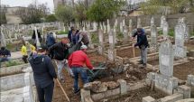 Stire din Politică-Administrație : Consilierul local, Ateş Casimceali, face campanie pentru igienizarea cimitirelor musulmane din Constanţa