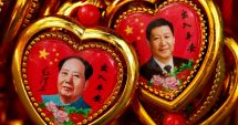 Stire din Actualitate : Xi Jinping îi aduce un omagiu lui Mao, în ajunul aniversării regimului