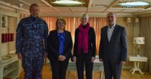 Stire din Eveniment : Asistentul secretarului american al Apărării pentru securitate internaționale, în vizită la bordul unei nave a Forțelor Navale