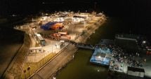 Stire din Eveniment : GALERIE FOTO. TEROAREA RĂZBOIULUI i-a alungat din casele lor! Tabăra mobilă a ISU Constanța, trimisă la Tulcea