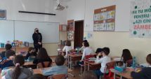 Stire din Cultură-Educație : Astăzi se afișează locurile rămase libere la clasa pregătitoare
