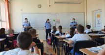 Stire din Eveniment : Sfaturi de la polițiști pentru elevii de la Colegiul Național „Mihai Eminescu”