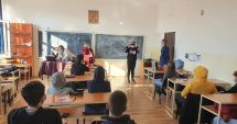Stire din Eveniment : Activități preventive în unitățile de învățământ, desfășurate de polițiști