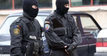 Stire din Eveniment : Percheziţii într-un dosar privind falsificarea de documente; 63 de persoane ar fi beneficiat de înscrisuri false