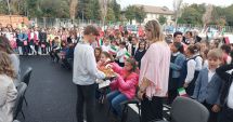 Stire din Cultură-Educație : Oaspeți din Turcia și Italia întâmpinați cu tradiții românești la Școala nr. 37