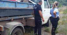 Stire din Social : Şi amendat, şi lăsat fără autoutilitară! Păţania unui bărbat prins în timp ce arunca gunoaie, la Constanţa