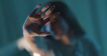 Stire din Eveniment : VIOLENȚĂ LA MANGALIA. Femeie bătută crunt de soț. Bărbatul a fost REȚINUT DE POLIȚIE!