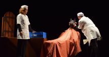 Stire din Cultură-Educație : Teatrul ”Căluțul de mare” a suplimentat spectacolul de sâmbătă ”Poveste… cu Scufița roșie”
