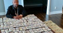 Stire din Sport : Floyd Mayweather, imagine intrigantă: "Asta e independența mea!"