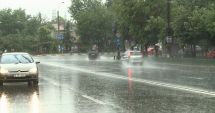 Stire din Social : Vremea rea face ravagii în ţară! 21 de autoturisme avariate, după ce acoperişurile a trei blocuri au fost doborâte de vijelie
