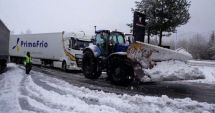 Stire din Actualitate : Zăpada a blocat mai multe drumuri în Spania