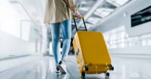 Stire din Actualitate : Zboruri blocate în România după ce ninsoarea și rafalele au înghețat pistele