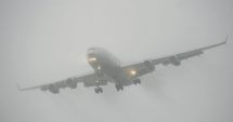 Stire din Eveniment : Aeroporturile din București se confruntă cu întârzieri semnificative din cauza condițiilor meteo
