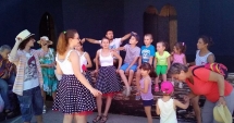 Stire din Cultură-Educație : Copiii își pot stimula imaginația și creativitatea cu trupa "Zbumzzi"