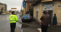 Stire din Eveniment : Grav  accident rutier,  la "Doi Cocoși". Pieton "ras"  de pe trotuar