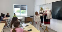 Stire din Cultură-Educație : Creatoare din întreaga țară aduc tradiția mai aproape de public, de Ziua Universală a Iei