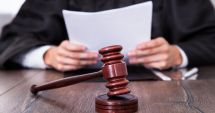 Stire din Eveniment : Doi bărbaţi, condamnaţi pentru trafic de droguri şi ucidere din culpă, după ce un consumator a murit