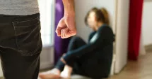 Stire din Social : Victimele violenței domestice ar putea primi concediu medical pentru refacere emoțională
