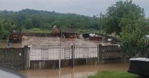 Oamenii afectați de inundații vor primi ajutor financiar de la stat