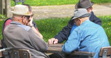 Stire din Actualitate : Un pensionar a ridicat un imperiu al drogurilor cu banii câştigaţi la Loto. Cum a fost prins