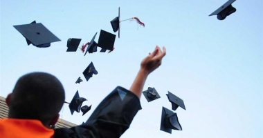 Stire din Eveniment : Diplome de licență cumpărate direct de la profesori. 36 de persoane suspecte sunt anchetate