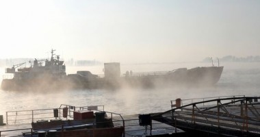 Stire din Economie : Porturile din Constanța, închise traficului, din cauza vântului puternic