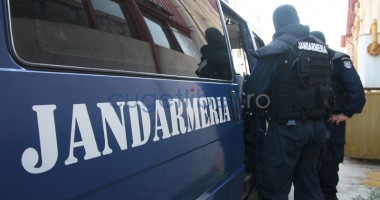 Stire din Eveniment : Prinși de jandarmi la furat de cocs din vagoanele din zona Gării Agigea Nord