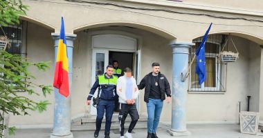 Stire din Eveniment : Bărbat condamnat în Galați pentru act sexual cu minor, depistat de polițiști pe litoral!