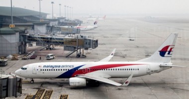 Stire din Actualitate : Malaysia Airlines. Rudele pasagerilor, convinse că "se ascunde ceva"