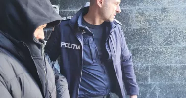 Stire din Eveniment : Ce fel de elev a fost tânărul care și-a ucis mama: „Nu s-a remarcat”