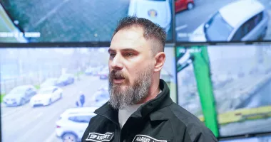 Stire din Eveniment : Atac armat la sediul unui executor judecătoresc. Echipajul Zip Escort a prevenit o tragedie