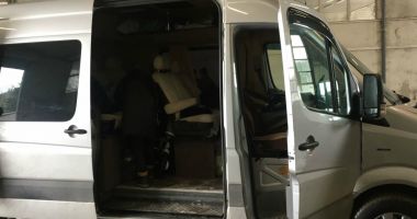 ÎNCERCAU SĂ INTRE ILEGAL ÎN ROMÂNIA! Migranți găsiți ascunși în compartimentele pentru marfă - 3