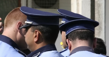 Stire din Eveniment : DOI POLIȚIȘTI DIN CONSTANȚA, PRINȘI ÎN FLAGRANT ÎN TIMP CE LUAU ȘPAGĂ DE LA UN ȘOFER