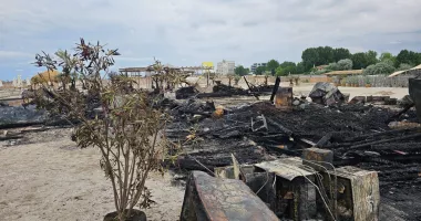Cum arată terasele din Mamaia Nord după incendiul violent din această dimineață - 2
