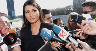 Stire din Politică-Administrație : Elena Băsescu, "atac" la Elena Udrea