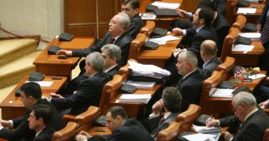 Stire din Politică-Administrație : Deputații au adoptat tacit modificarea legii ANI