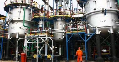 Stire din Economie : Statul român deține 44,70% din capitalul social al Rompetrol Rafinare