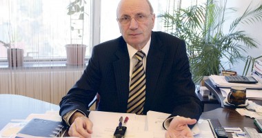Stire din Economie : Șeful Comisiei de Supraveghere a Asigurărilor a fost revocat