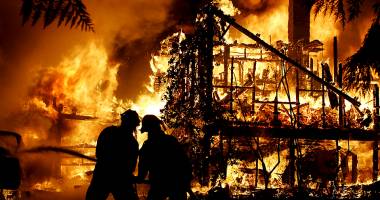 Incendiu devastator! DEPOZIT FĂCUT SCRUM