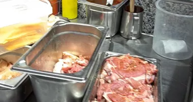 Restaurant din Ovidiu, în centrul unui scandal. Sute de kilograme de alimente retrase de la vânzare - 4
