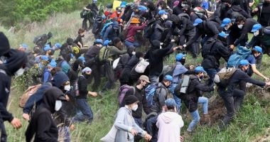 Stire din Actualitate : Protest violent la o fabrică Tesla! Se cere protejarea mediului