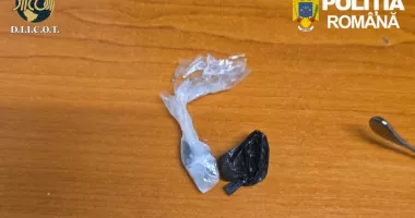 Stire din Eveniment : Descoperiri suspecte într-un club din Mamaia. Trei bărbați prinși cu substanțe psihoactive