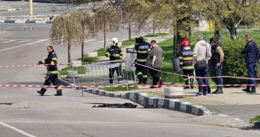 Pericol la Techirghiol. Un pod vechi de 90 ani s-a surpat - 2