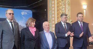 Stire din Politică-Administrație : GALERIE FOTO. Cazinoul, luat cu asalt de politicieni. Simbolul Constanței, predat edilului Vergil Chițac, în prezența premierului Marcel Ciolacu