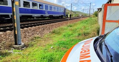Stire din Eveniment : Accident feroviar în județul Constanța. O persoană a fost lovită de tren
