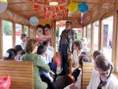 Stire din Cetățenești : Tramvai pentru copii, decorat în spiritul sărbătorilor