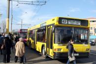 Stire din Eveniment : Autobuzele 42 și 43, raiul hoților de buzunare