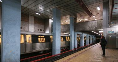 Stire din Actualitate : Tânără ÎNJUNGHIATĂ în metrou de un bărbat, pentru că a refuzat să îi spună cât e ceasul
